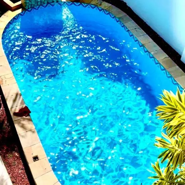 Praia do Flamengo 150m da praia Casa Ballalai, hotel in Salvador