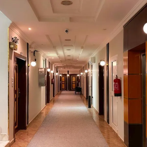 فندق تاج الحمراء Taj Al Hamra Hotel, отель в Эр-Рияде