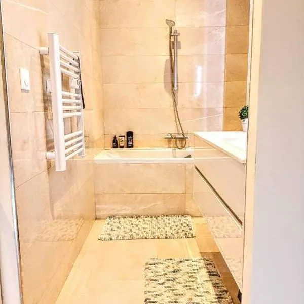LOasis Dijonnaise 8 PEOPLE, khách sạn ở Sennecey-lès-Dijon