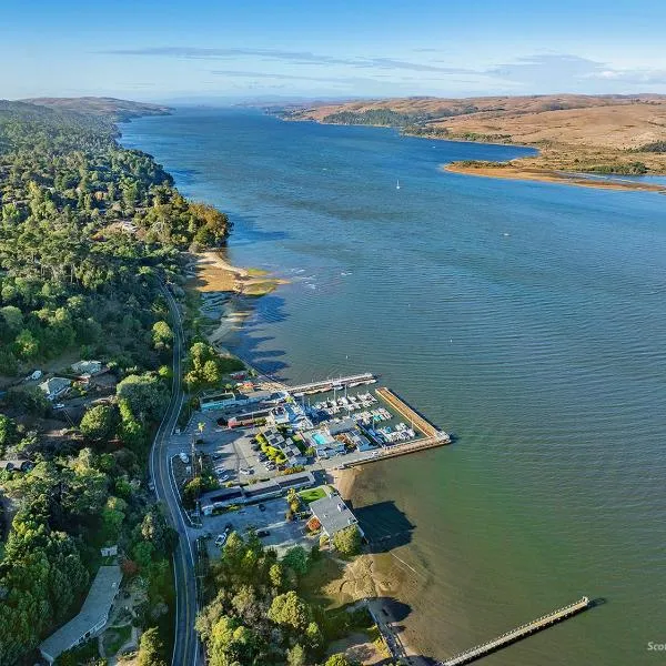 Tomales Bay Lodge and Marina Inc, hotel a Inverness