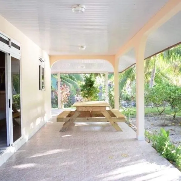 Chez Simone - Maison bord de mer, hotel in Rangiroa