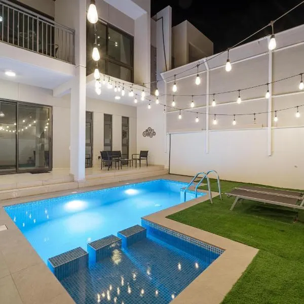 Amazing Private Pool 4 Bedroom House - Damac Hills 2 Dubai Land、ドバイのホテル
