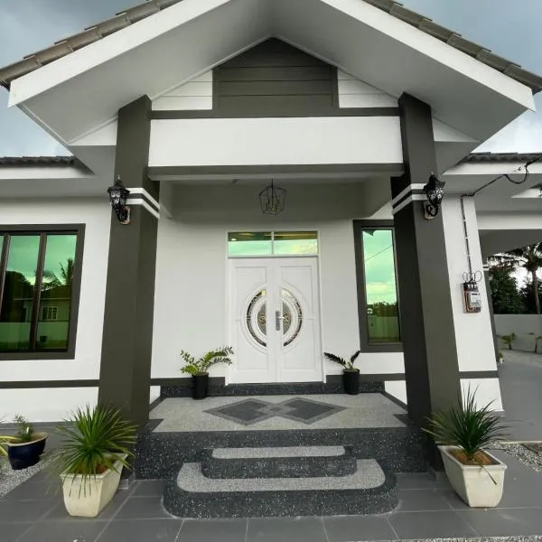 Rihays Palace Homestay Ketereh, hotel in Ketereh