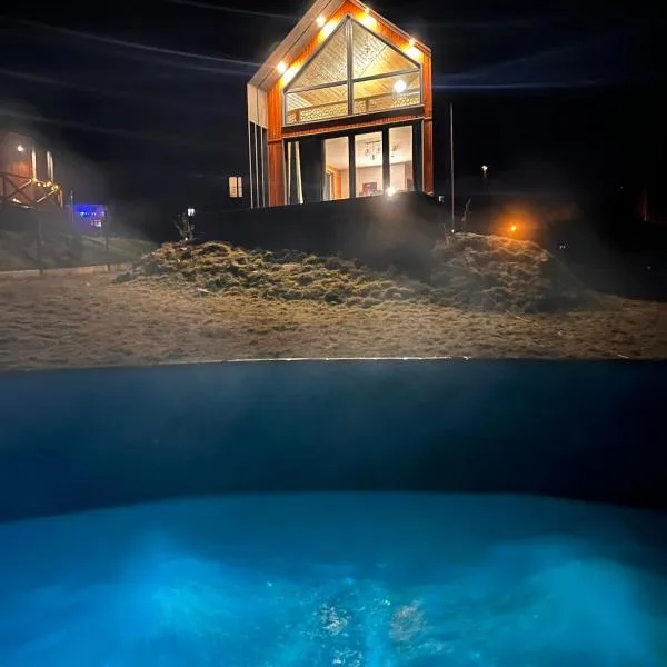 Domek z widokiem i prywatną Balią – hotel w mieście Pewel Wielka