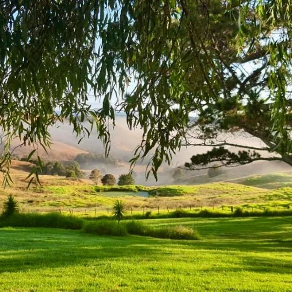 Domeczech Off-Grid Charm, hotel in Motuparapara