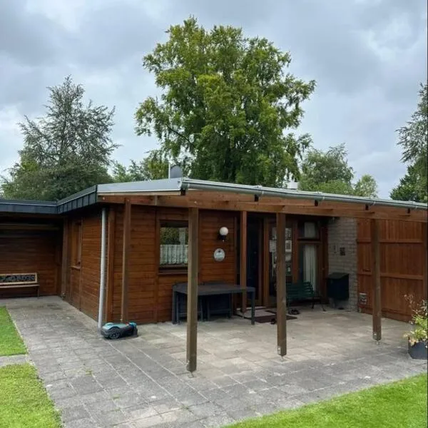 Bungalow de Zwaluw, hotel in Biddinghuizen