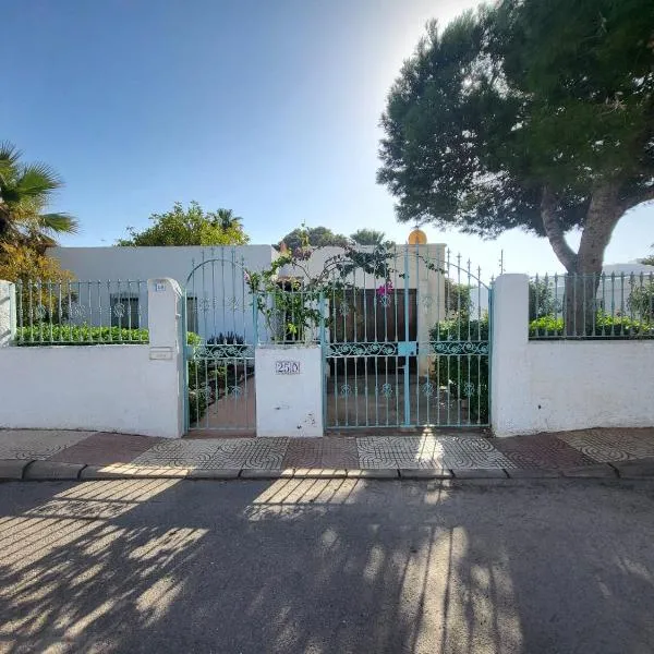 Casa Nieves, hotel v destinaci Roquetas de Mar