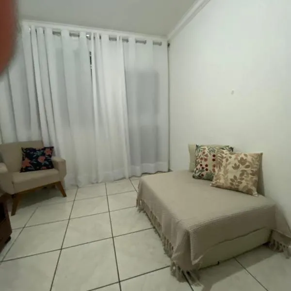 Apartamento inteiro 02 quartos, no térreo - hospeda confortavelmente até 6 pessoas - Ipatinga -MG, hôtel à Ipatinga