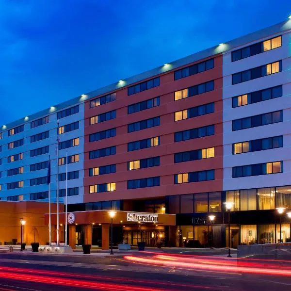 Sheraton Hartford Hotel at Bradley Airport, hótel í Windsor Locks