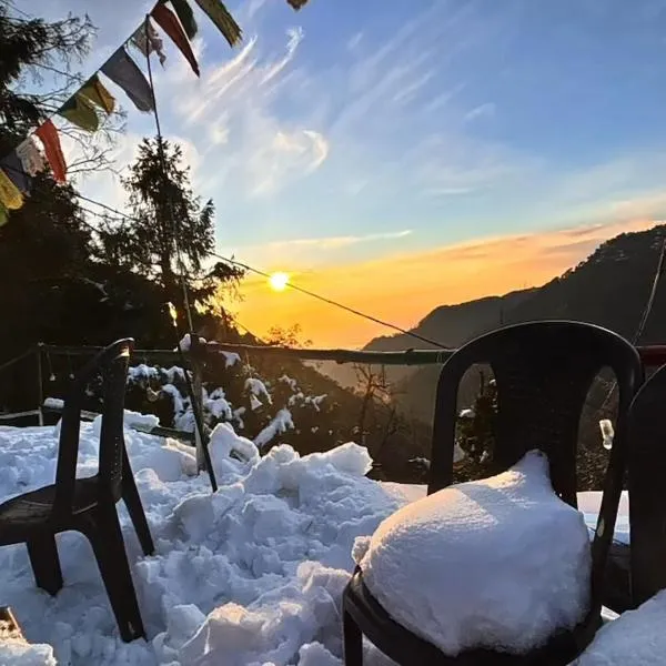Himalayan Wooden Cottage camping & Cafe Dalhousie – hotel w mieście Dalhousie