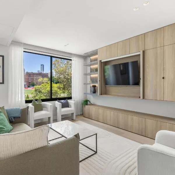 Perfect Vacation Home w Terrace & Private Garage, hotel di Sydney