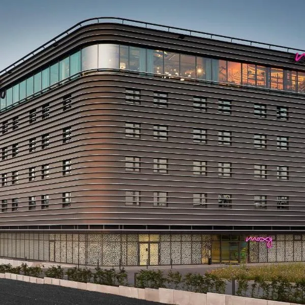 Moxy Cologne Bonn Airport, hotel v Kolíně