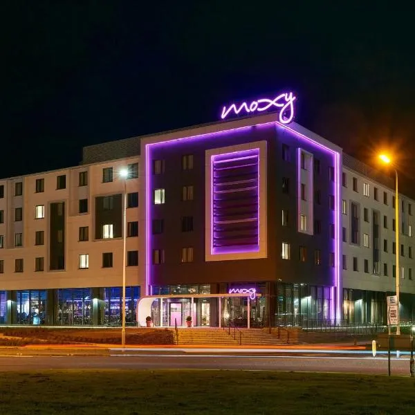 Moxy Edinburgh Airport, khách sạn ở Ingliston