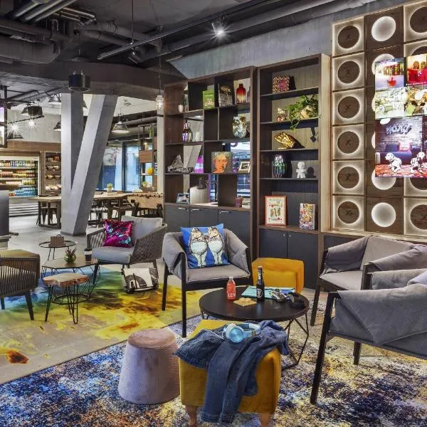 Moxy Lausanne City, hotel in Lausanne