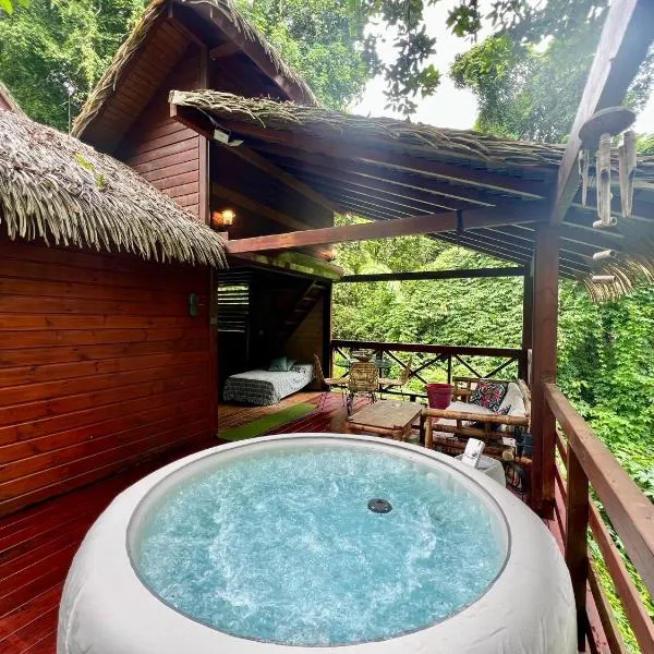 Ti Zaboka Chalet , SPA Privatif, hotel in Les Abymes