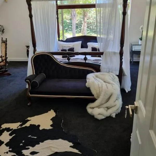 The Luxurious Manor - Very Large Bedroom with Private Ensuite，位于奥克兰的酒店
