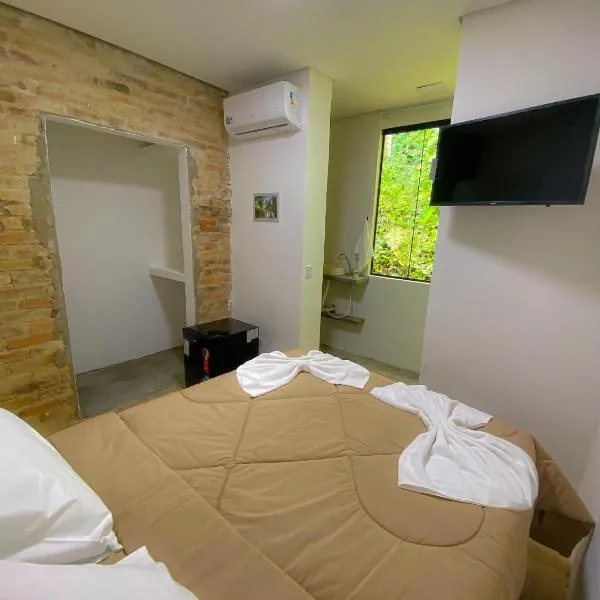 Frente ao Mar - Suites com Piscina Aquecida, SPA Privativo, Vista ao Mar ou Montanha, com Estacionamento- Raizes do Mar ECO Hotel, hotel v destinaci Guarujá