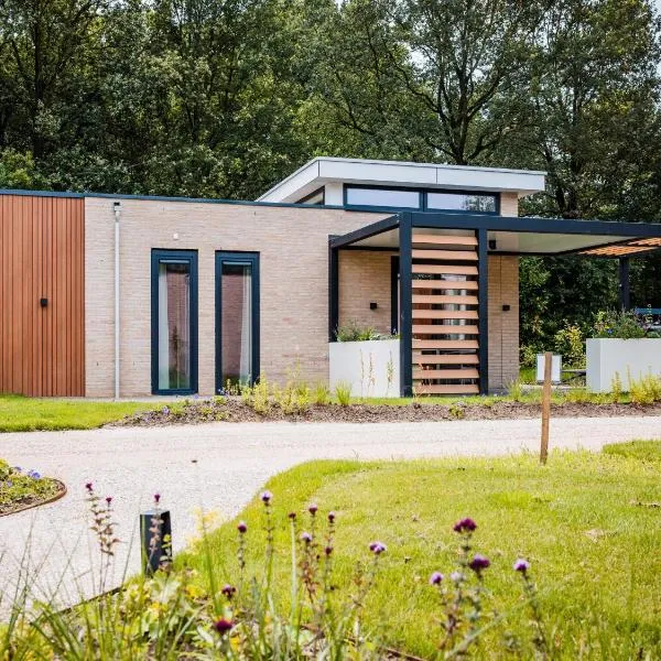 Spacious holiday home in Voorhuizen with terrace, hotel v destinaci Voorthuizen