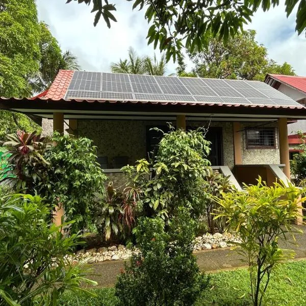 Haus am Strand auf Sibuyan Island nahe Cresta de Gallo - Marevic's Guesthouse 1 ohne Klimaanlage, hotel v destinaci Azagra