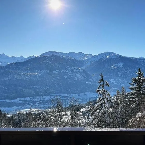 Charmant appartement avec vue splendide、クランのホテル
