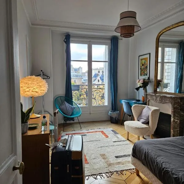 Cosy private room in Shared appartment - 1 person only !、パリのホテル