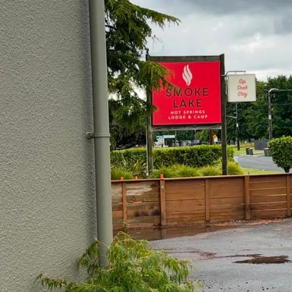 Smoke Lake Hot Springs Lodge & Camp, Hotel in Rotorua