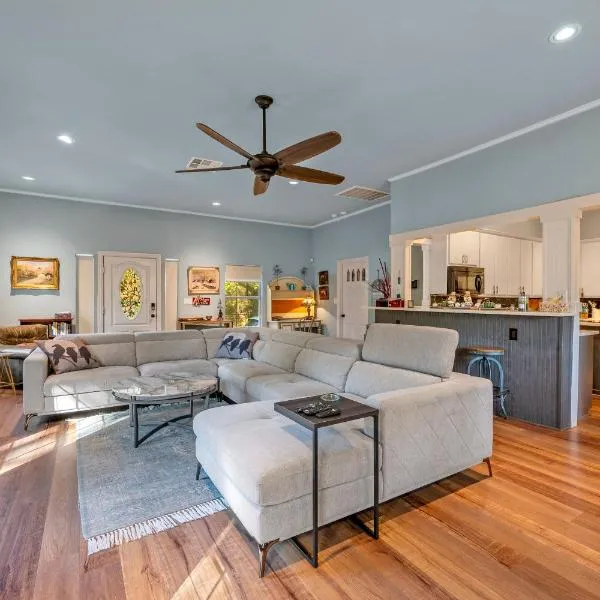 Entire Home! Fantastic Kitchen! 3 Full Baths, hotel v destinaci Mead