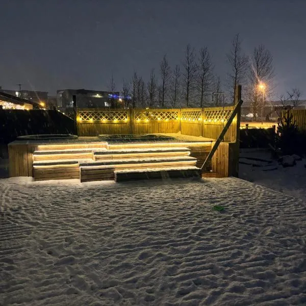 Golden Circle House Sauna Hot&Cold Tub, hotel v destinaci Selfoss