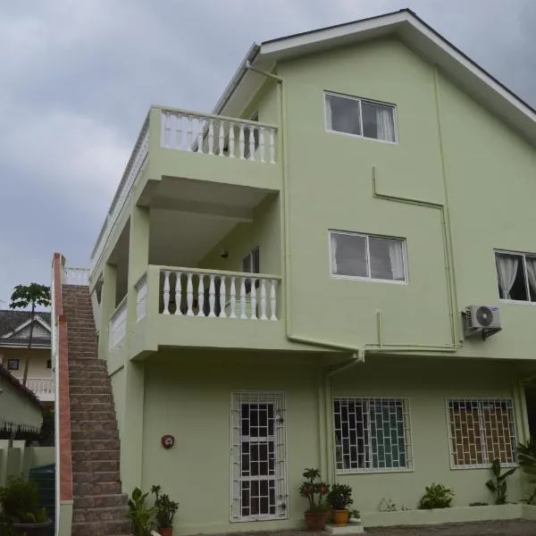 Chez Payet Airport Guesthouse, hotel v destinaci Pointe Larue