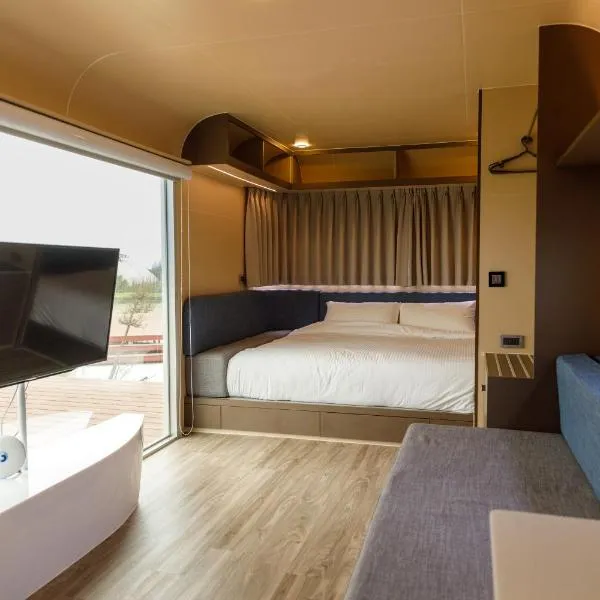 Bay Hill Camping Area, hotel di Magong