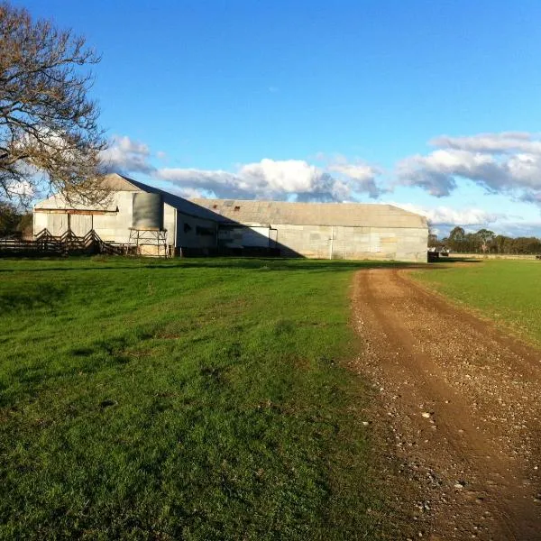 Tack Room, Hotel in Borambola