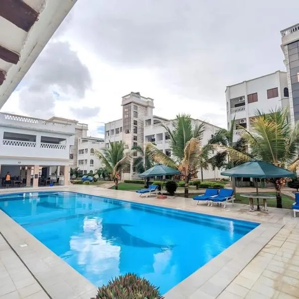 Becky Homes Diani Beach - 2BR with AC & Pool, hotel en Diani Beach
