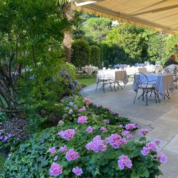Villa Palmira Kinderfreies Hotel, hotel v destinaci Cannobio