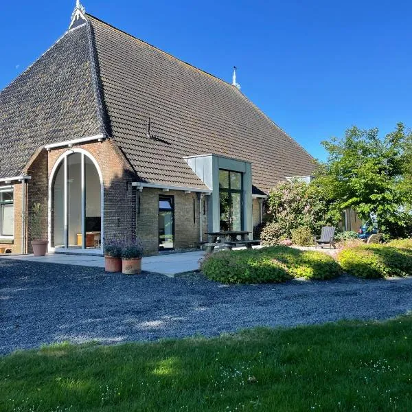 Statelan Logies, sfeervol en luxe ingericht vakantiehuis met 2 slaapkamers in het hart van friesland, hotel in Baardburen