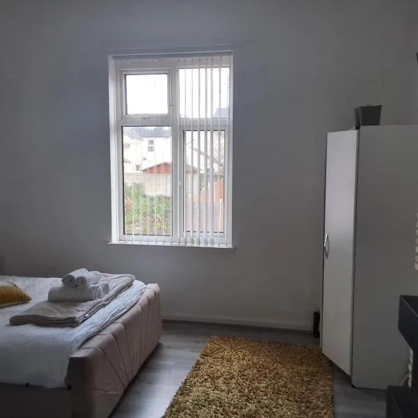 Zak Air B&B Stay 9 people's，位于伯明翰的酒店