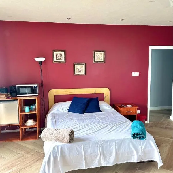 ShkyBlue Suites, hotel v destinaci Christ Church