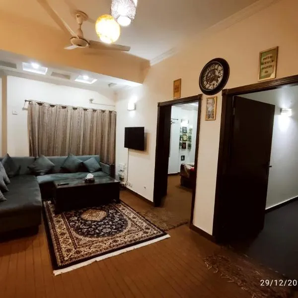 Luxury 2BR Family Apt/Wi-Fi / Netflix, hotel in Islamabad