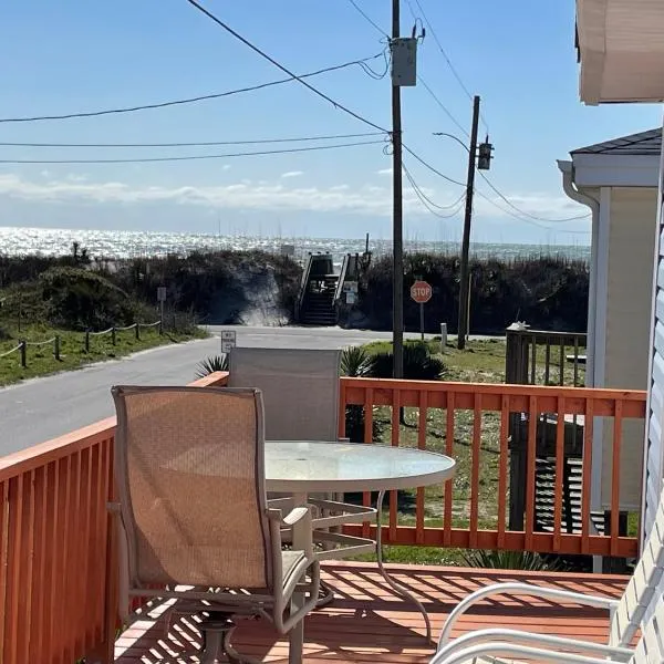 A Drunken Parrots Beach Side Paradise, hotel en North Topsail Beach