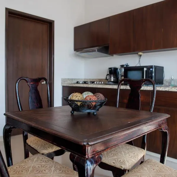 2br/2ba Condo 1 block to ocean! - Unit 7, hotel v destinaci Mazatlán