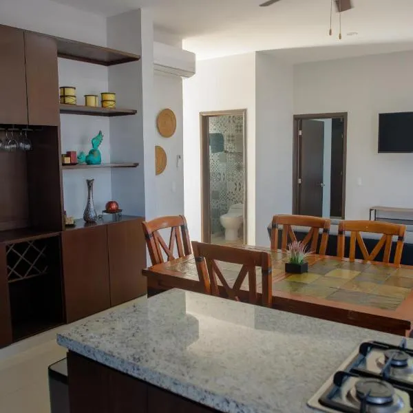 2br/2ba Condo 1 block to ocean! - Unit 6, hotel v destinaci Mazatlán