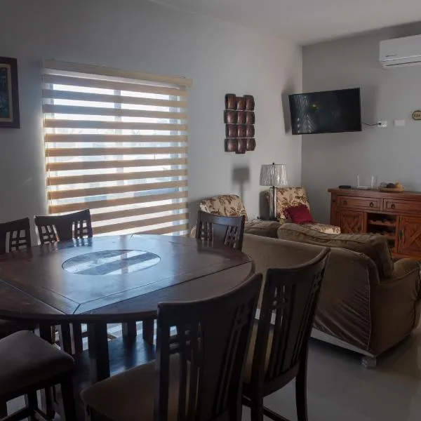 2br/2ba Condo 1 block to ocean! - Unit #5,馬薩特蘭的飯店
