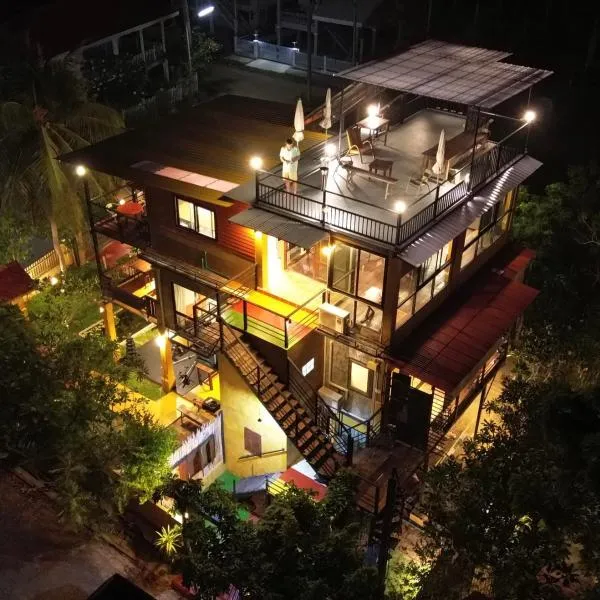 Golden Mango House, hotel in Sam Roi Yot