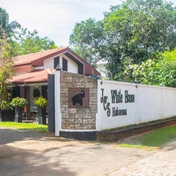 JC'S White House, hotel en Habarana