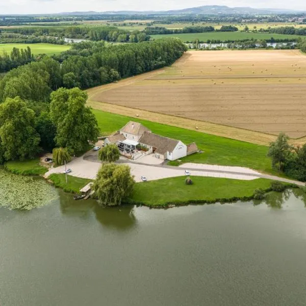 L'ile chaumette, hotel in Épervans