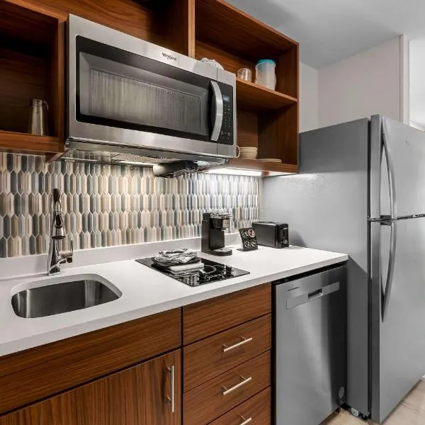 Everhome Suites Fayetteville near Fort Bragg, hotell Fayetteville’is