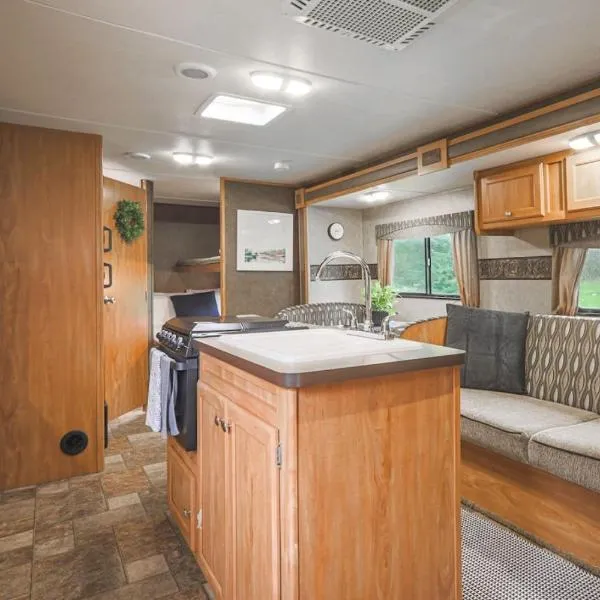 Camper- Relaxing Space After a Day of Hiking، فندق في هاريسون