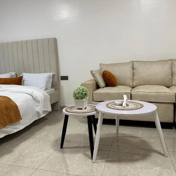 The Urban Retreat, hotel in Ruaka