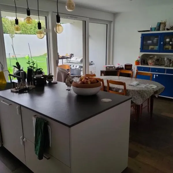 Chez Elsa et Agou - chambre confortable chez l'habitant, ξενοδοχείο σε Courtepin