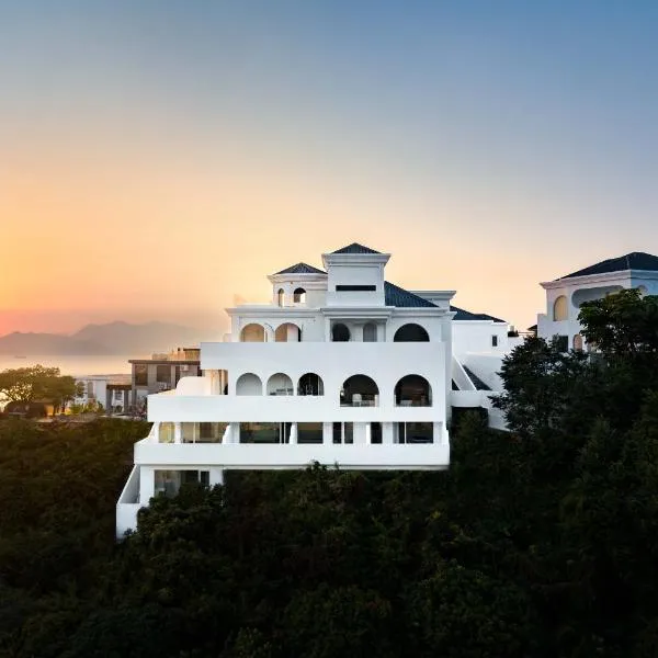 Miyue Shenzhen Blue and White Holy Island Cliff Pool Hotel, hotel di Shenzhen