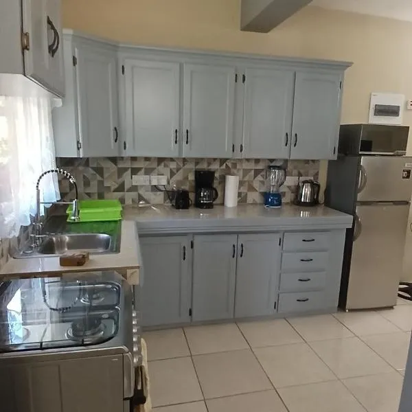 Cozy Vacation Retreat Apt 2, hotel u gradu Trafalgar